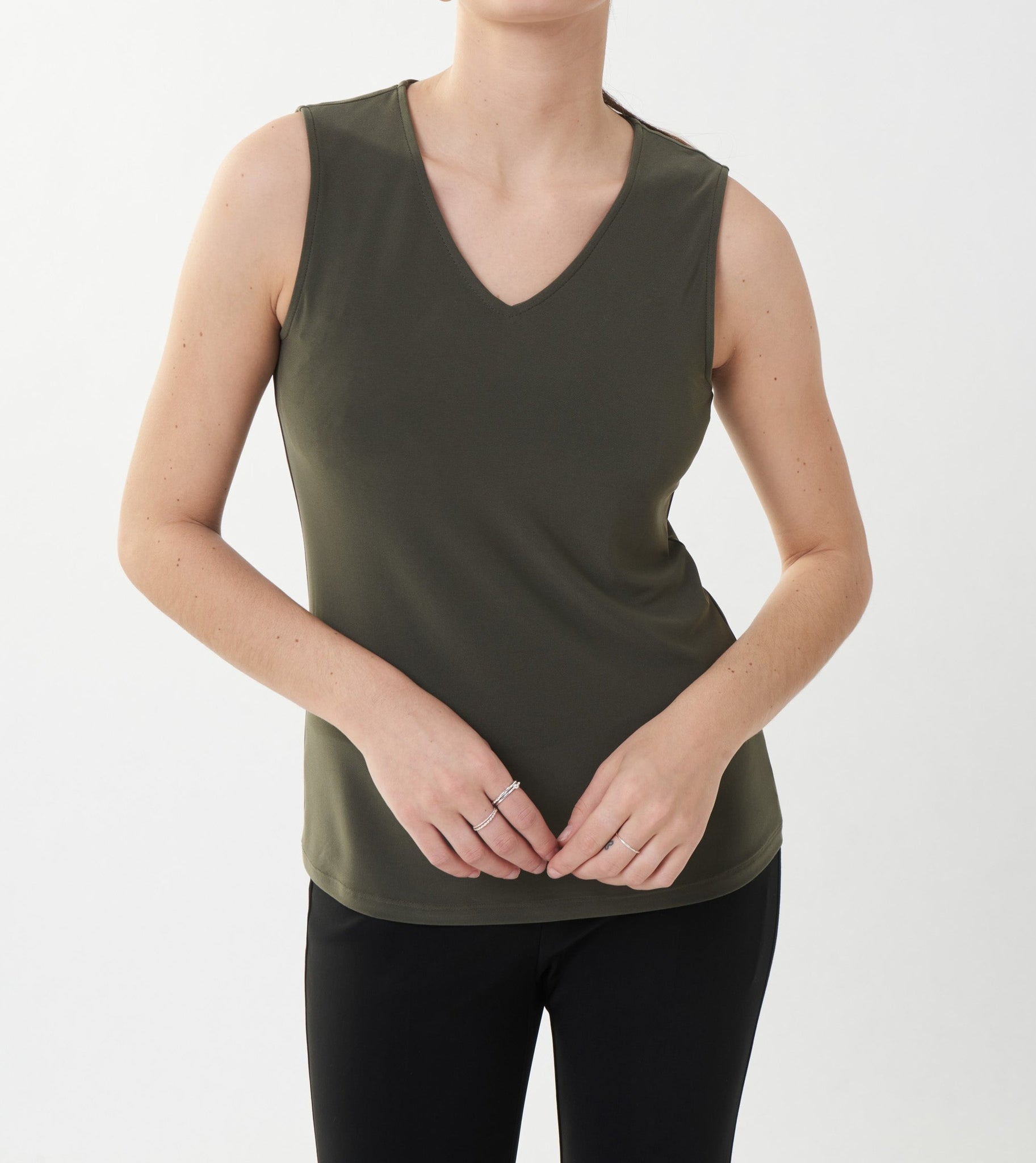 V-Neck Twinset | Avocado